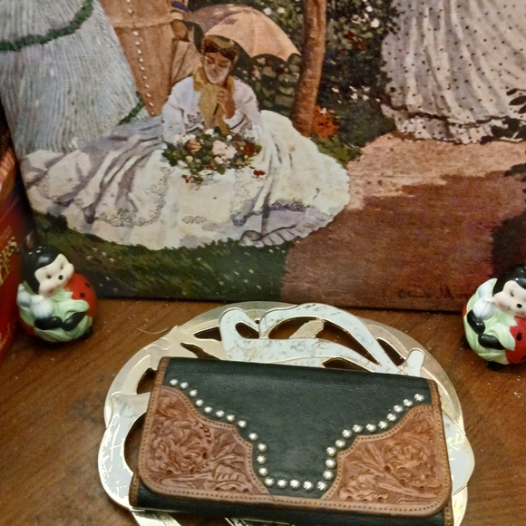 👜👛Rare Vintage Montana Silversmith Wallet,Embossed✨️Genuine Leather.👖 - Picture 6 of 16